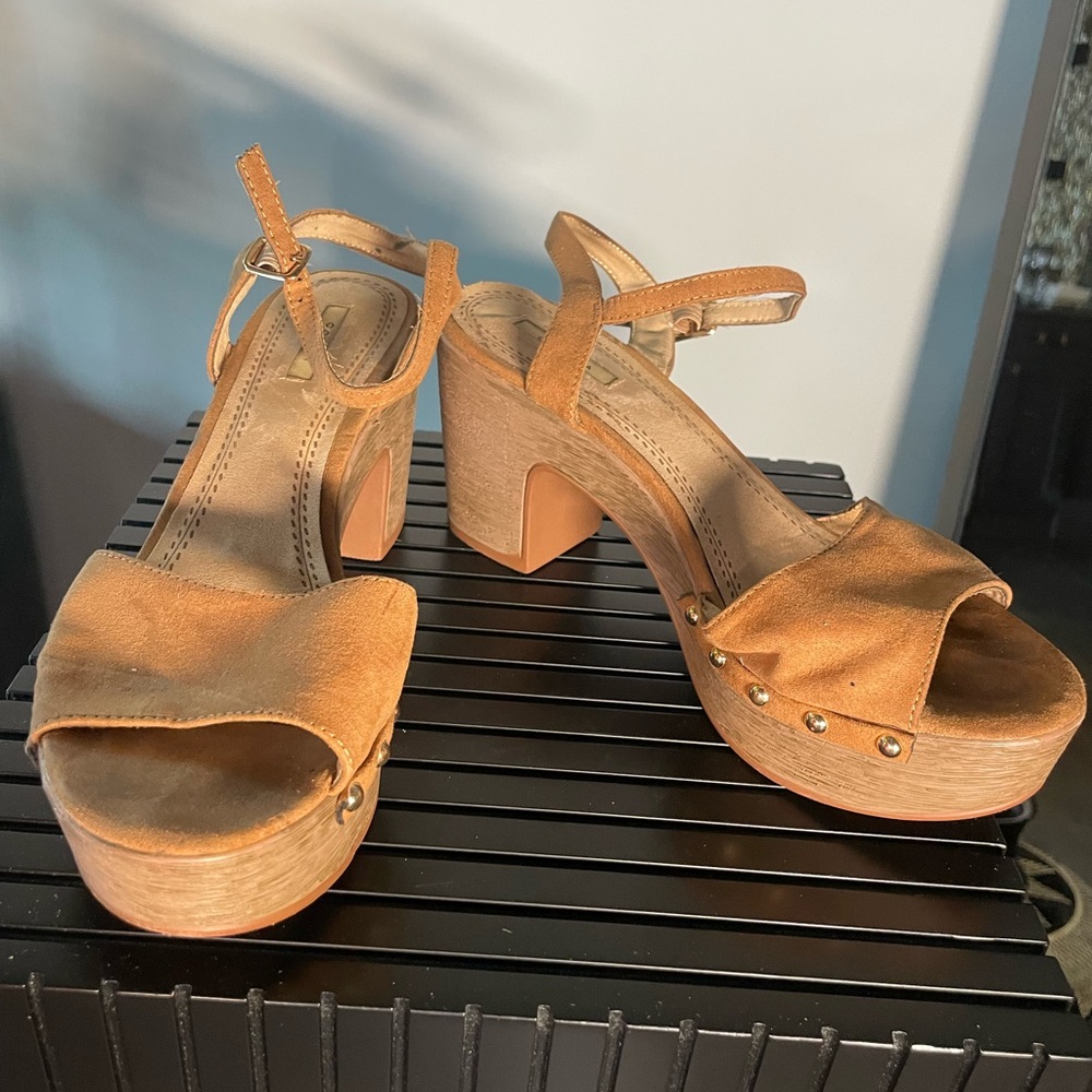 Corina Tan Suede Platform Block Heels Rivet Detail Size 41 (US 9)